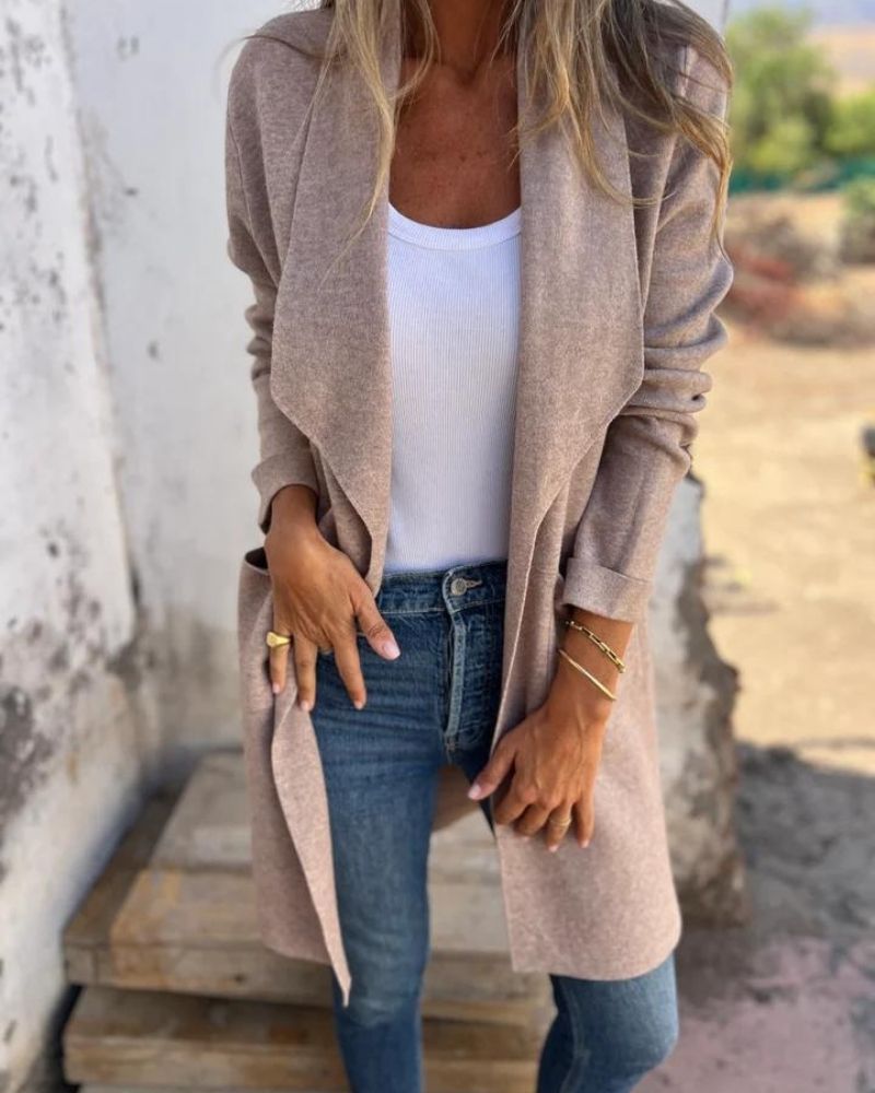 Elegantiška mezgimo striukė Claudia – tavo mados būtinybė!
